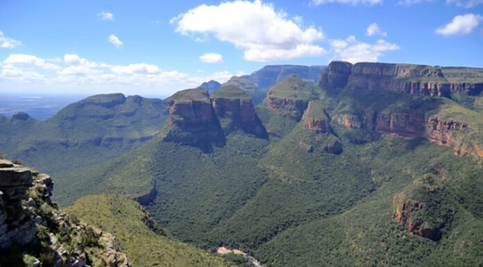 Drakensberg Mountains: Southern Africa’s Highest Range Drakensberg Mountains
